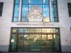 Homem britânico-iraniano se ofereceu como ‘humilde servo’ para espionar Teerã antes de ser preso pela polícia, ouviu o tribunal