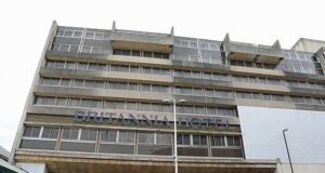 Este é o pior hotel do Reino Unido? Quarto de £ 49 que parece que você está em uma prisão imunda – nosso especialista em viagens revela a situação de Coventry