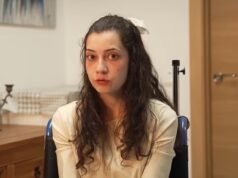 A mãe de uma mulher espanhola que morreu por eutanásia na sequência de uma experiência de violação colectiva lançou uma tentativa para encontrar os seus agressores depois de descobrir detalhes no diário da menina.