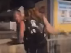 Imagens vergonhosas mostram uma mulher canadense espancando uma adolescente ‘por se vestir bem’ e a colocando sob custódia do ICE