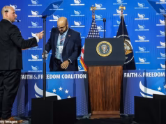 Em suas próprias palavras, Trump demitiu o operador de teleprompter jogando… somente depois de receber uma quantia de seis dígitos.
