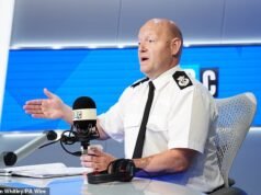 O desonrado chefe de polícia de West Midlands recebe uma ‘despedida de ouro’ de £ 58 mil ao se aposentar com pensão completa após enganar parlamentares e o público sobre a proibição de torcedores do Maccabi Tel Aviv