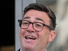 Alerta sobre os planos de imposto sobre a morte de Burnham O novo líder trabalhista diz que está “disposto a gastar muito capital político” para financiar assistência social