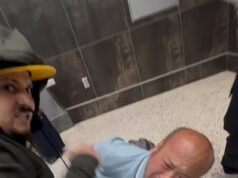 Imagens chocantes mostram policiais à paisana do ICE prendendo violentamente um australiano no aeroporto de Las Vegas enquanto ele gritava por socorro