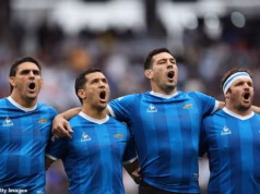 Jogadores argentinos de RUGBY zombam da Inglaterra agora após a vitória nas semifinais da Copa do Mundo: estrelas prestam homenagem ao kit ‘Mão de Deus’ para o confronto do Campeonato das Nações