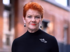 Pauline Hanson diz que ‘adora’ a ideia de deportações em massa na Austrália depois de conhecer o polêmico líder do partido de extrema direita Restaurar a Grã-Bretanha no Reino Unido