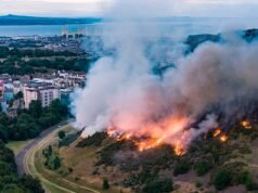 Os incêndios ocorreram em Arthur’s Seat e os bombeiros lutaram contra os incêndios em todo o país quando as temperaturas atingiram 27ºC.