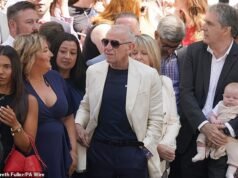 A Grã-Bretanha ficou chocada quando Andy Burnham abraçou a lenda do futebol Peter Reid na inauguração de Downing Street – conforme revelaram links para o novo primeiro-ministro