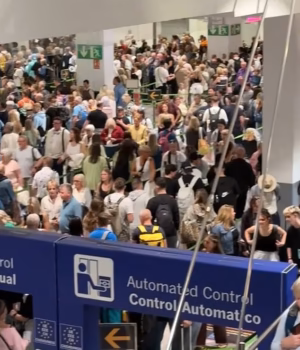 110138289-15999059-British_tourists_are_battling_through_hours_long_queues_at_holid-a-1_178479764872.avif