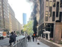 Maníaco é preso após atear fogo ao prédio do ICE em Manhattan