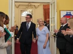 Sra. Burnham provoca um choque de estilo no vestido de £ 850 de Victoria Beckham: Laura Craik