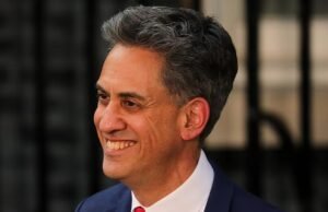 Chega de ‘relacionamentos especiais’! Ed Miliband torna-se o principal diplomata da Grã-Bretanha, apesar de rotular Trump de “racista e misógino” e de cancelar ataques contra a Síria