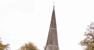 Igreja britânica ‘Torre Inclinada de Pisa’ perderá torre famosa devido a ‘sérios problemas estruturais’