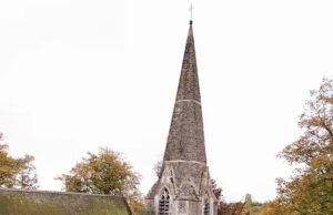 Igreja britânica ‘Torre Inclinada de Pisa’ perderá torre famosa devido a ‘sérios problemas estruturais’