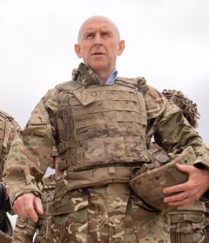 110146091-15991943-John_Healey_meets_British_soldiers_at_Salisbury_Plain_in_Wiltshi-m-46_17845845086.avif