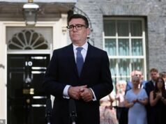 A Grã-Bretanha é uma ‘bagunça absoluta’ com ‘um idiota de aldeia substituído por outro’ enquanto Andy Burnham anseia pelo ‘paraíso perdido’ dos anos 1970: a mídia estrangeira reage ao novo primeiro-ministro do Reino Unido