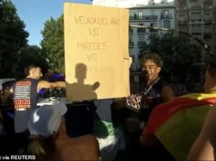 Lamine Yamal zombou do brutal Leandro Paredes da Argentina com sinais cômicos no desfile de comemoração do Real Madrid após a vergonhosa final da Copa do Mundo da estrela – enquanto os vilões do cartão vermelho alegavam que representavam a nação ‘da melhor maneira possível’