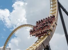 A primeira montanha-russa ‘Giga Dive’ do mundo bate no Six Flags no Texas, incomodando os visitantes que ficaram na fila por horas para andar nela