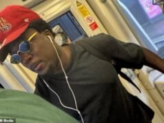 Polícia caça homem usando boné de beisebol do Super Bowl após agredir sexualmente uma mulher no trem da Jubilee Line