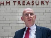 O novo chanceler John Healy culpou o esquema do Child Trust Fund por deixar £ 1,6 bilhão não reclamados enquanto os gestores ganhavam milhões.