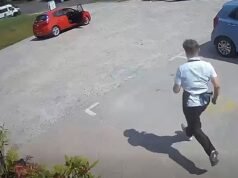 O momento em que o herói Kishore entra no carro em movimento e puxa o freio de mão segundos antes de ele colidir com o veículo estacionado