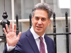 Quentin Letts: Miliband é um idiota desajeitado e perigoso, aparentemente inadequado para este trabalho altamente delicado.