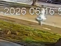 Novos detalhes surgem depois que a mãe supostamente foi morta a facadas pelo filho em Perth – enquanto imagens assustadoras mostram a irmã correndo desesperadamente em busca de ajuda