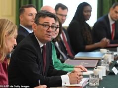Burnham agora vê um limite de £ 2 nas passagens de ônibus para enfrentar a crise do custo de vida