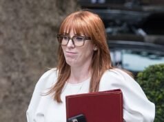 Março para North Queens! Apelido de moedas do MP Trabalhista – já que foi revelado que o partido de Burnham é mais uma escola particular e Oxbridge do que o de Starmer