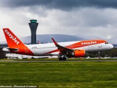 Um acidente envolvendo 10 passageiros forçou um voo da easyJet com destino ao Reino Unido a regressar a Tenerife