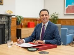 Annas Sarwar e Andy Burnham enfrentaram reações adversas por minimizarem o papel do líder trabalhista escocês
