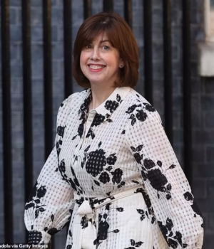 110219951-16001301-New_Education_Secretary_Lucy_Powell_who_once_branded_primary_sch-m-18_17848497658.avif
