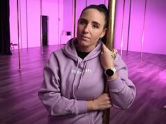 A oferta de um homem biológico para ingressar em um estúdio de pole dance feminino envolve mais do que apenas mágoas e um pagamento de US $ 30.000: a proprietária do protesto, Julie Bindel, conta como a batalha de Gold Coast para mudar o local exclusivo para mulheres