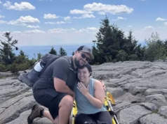 Uma proposta de casamento infernal e nada sai como planejado quando sua namorada ferida é resgatada do topo de uma montanha em New Hampshire… mas ela ainda lhe dá sua resposta.