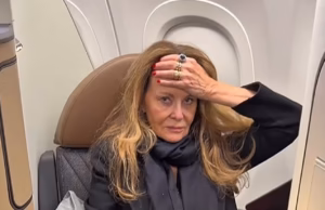 Mulher possessiva rouba assento de primeira classe de homem em voo da American Airlines de Nova York para Los Angeles porque ela não reclina