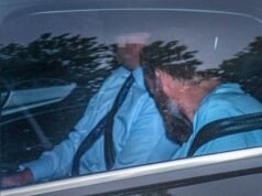 Funcionário do museu de Dublin acusado de posse de explosivos junto com advogado estagiário depois que ‘carro-bomba’ foi dirigido em direção à Irlanda do Norte