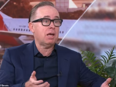 Alan Joyce fala sobre crescer pobre e ser gay – antes de Nat Barr o criticar por ‘machucar os australianos’