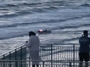 Pai e filha morrem após serem retirados da água na praia de Fistral, na Cornualha