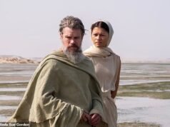As esperanças de Christopher Nolan no Oscar podem ser manchadas quando A Odisséia enfrenta reações adversas por causa dos sotaques ‘chocantes’ e dos preços premium do IMAX – com até mesmo o tradutor do filme se juntando à pilha de
