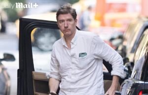 Trágico segredo de família que assombra o advogado casado de elite de Nova York, 45 anos, filmado beijando apaixonadamente um subordinado, 29 anos, no Central Park