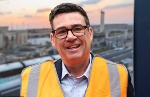 Andy Burnham lança negociações entre partidos sobre assistência social – enquanto o Reform alerta que seu plano de ‘imposto sobre a morte’ pode custar a seus próprios eleitores £ 50.000 cada