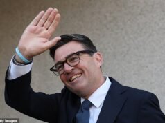 SARAH VINE: Você é o primeiro-ministro, Andy – não o pandeiro do The Smiths. Tente fazer as pessoas gostarem de você e elas nunca irão te respeitar