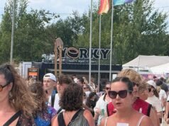 Dezenas de foliões no festival de música indie são acometidos por intoxicação alimentar ‘grave’ ‘depois de comer na barraca de pudim de Yorkshire’