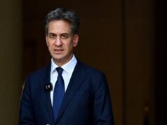 Ed Miliband ‘assume o controle da redefinição do Brexit trabalhista’ ao se reunir com homólogos franceses e espanhóis