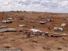 A descoberta de supostos restos humanos perto da cidade do interior, onde a mãe desaparecida, Trisha Graf, desapareceu, desencadeia uma investigação policial
