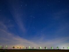 1,7 milhão de satélites planejam ‘desastroso’ para a astronomia ao iluminar o céu noturno