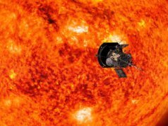 A Sonda Solar Parker, lançada pela NASA em 2018, voou mais perto do Sol do que qualquer objeto feito pelo homem na história – viajando mais de 700.000 quilómetros com um escudo térmico que atinge 2.500 graus Fahrenheit, enquanto os instrumentos atrás dela estão à temperatura ambiente, protegidos por quatro átomos e meio de carbono.