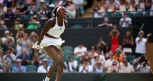 Wimbledon 2026: Coco Goff, a 2 pontos do segundo turno, se recupera no terceiro set e derrota Solana Sierra no tiebreak