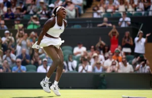 Wimbledon 2026: Coco Goff, a 2 pontos do segundo turno, se recupera no terceiro set e derrota Solana Sierra no tiebreak