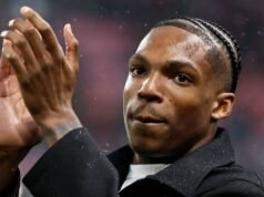 O Liverpool concluiu a contratação de Jeremy Jacket por US$ 79,6 milhões à medida que o risco de lesões diminuía